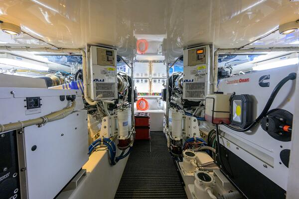 Hatteras 63 Reelin N Dealin - Engine Room
