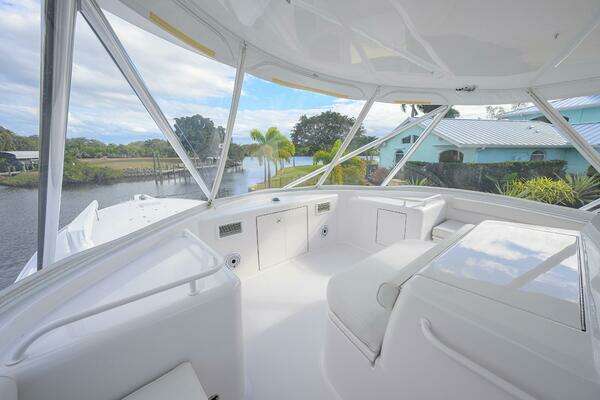 Hatteras GT63 Yacht For Sale