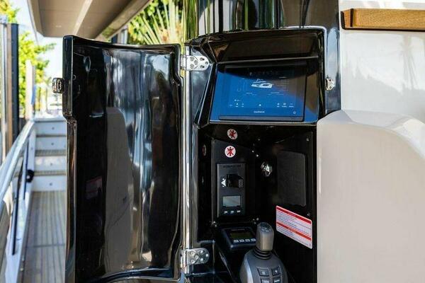 64ft Absolute Yacht For Sale