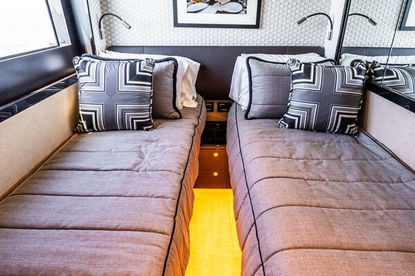 64ft Absolute Yacht For Sale