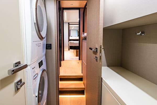 64ft Absolute Yacht For Sale