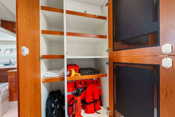 Riviera 5000 Sport Yacht Yacht For Sale