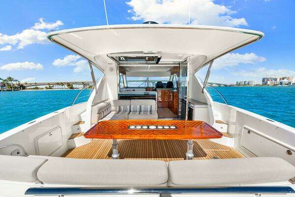 Riviera 5000 Sport Yacht Yacht For Sale
