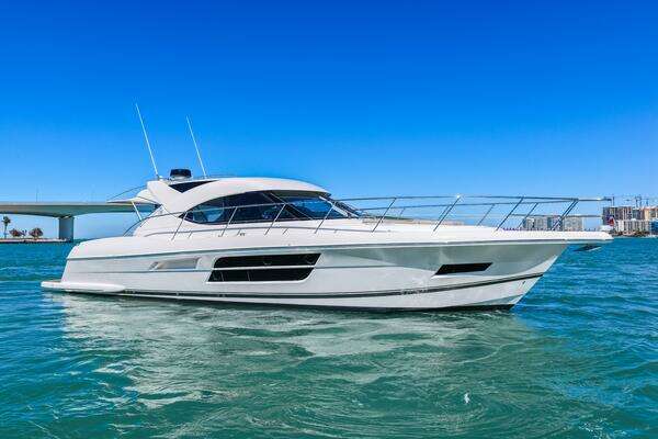 Photo of the 2016 Riviera 5000 Sport Yacht "Belle-Rose II"