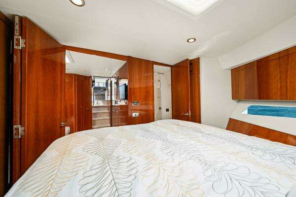 Riviera 5000 Sport Yacht Yacht For Sale