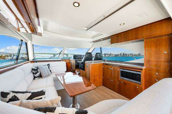 Riviera 5000 Sport Yacht Yacht For Sale