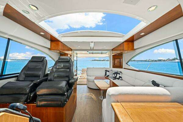Riviera 5000 Sport Yacht Yacht For Sale