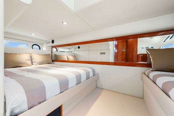 Riviera 5000 Sport Yacht Yacht For Sale