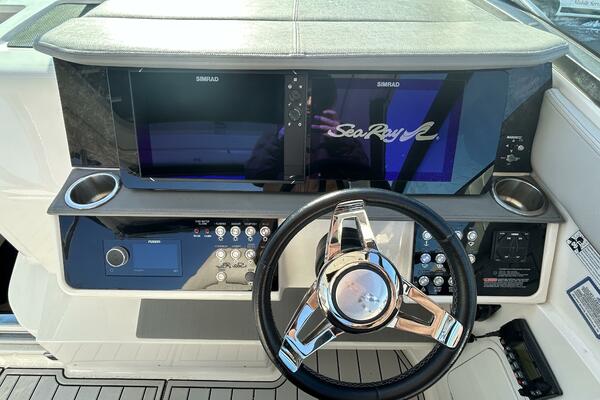 32ft Sea Ray Yacht For Sale