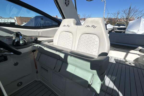 32ft Sea Ray Yacht For Sale