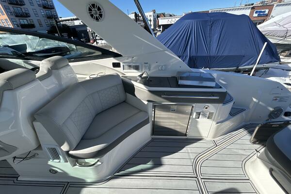 32ft Sea Ray Yacht For Sale