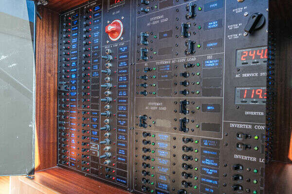 Ocean Alexander 65 PILOTHOUSE Yacht For Sale