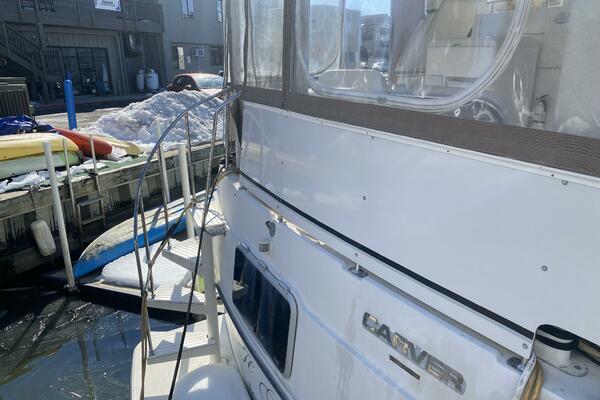 37ft Carver Yacht For Sale