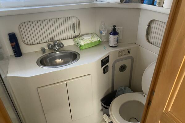 37ft Carver Yacht For Sale