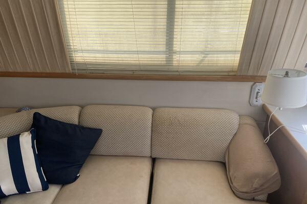 37ft Carver Yacht For Sale