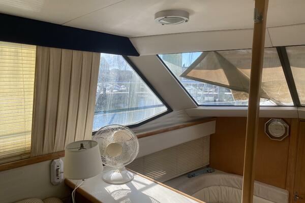 37ft Carver Yacht For Sale