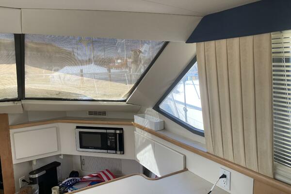 37ft Carver Yacht For Sale