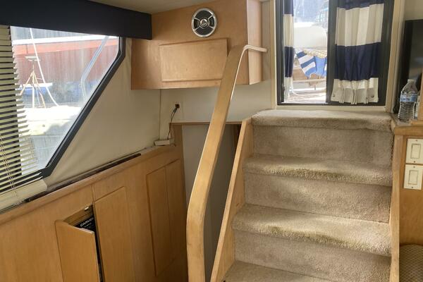 37ft Carver Yacht For Sale