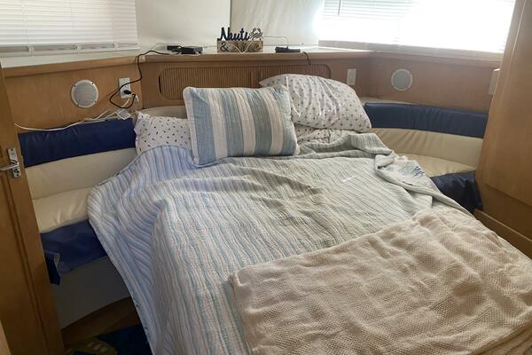 37ft Carver Yacht For Sale