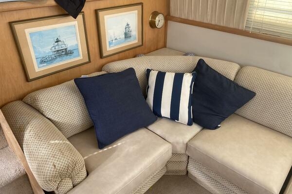 37ft Carver Yacht For Sale