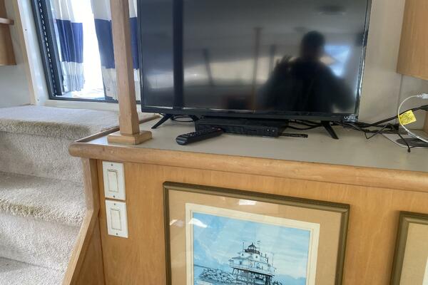 37ft Carver Yacht For Sale