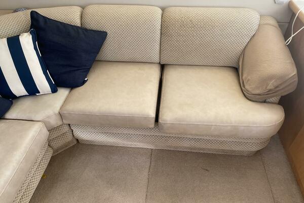 37ft Carver Yacht For Sale