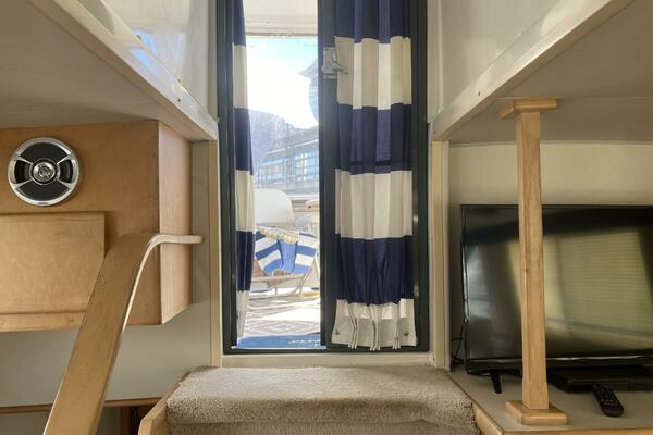 37ft Carver Yacht For Sale