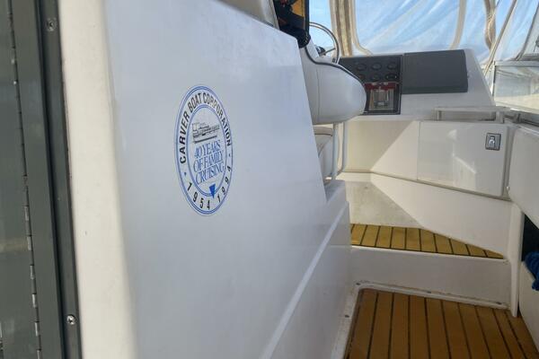 37ft Carver Yacht For Sale