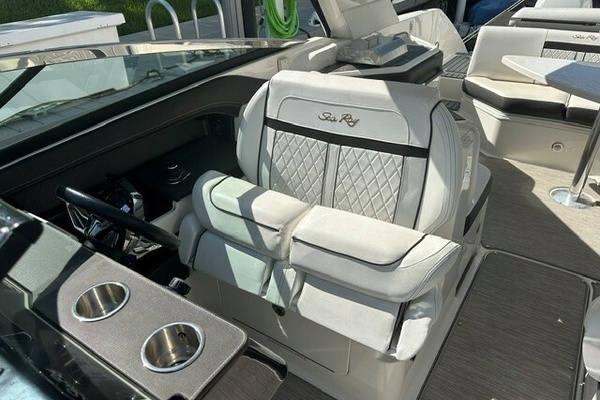 SALES THERAPY 31ft Sea Ray Yacht For Sale
