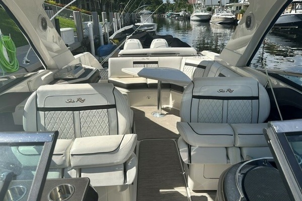 SALES THERAPY 31ft Sea Ray Yacht For Sale