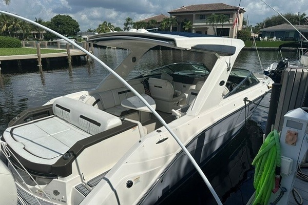 SALES THERAPY 31ft Sea Ray Yacht For Sale