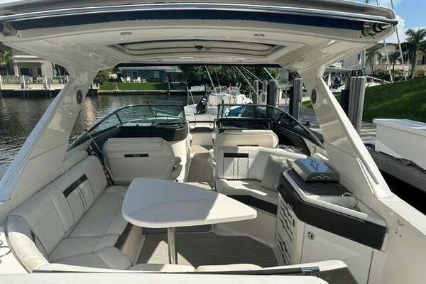 SALES THERAPY 31ft Sea Ray Yacht For Sale