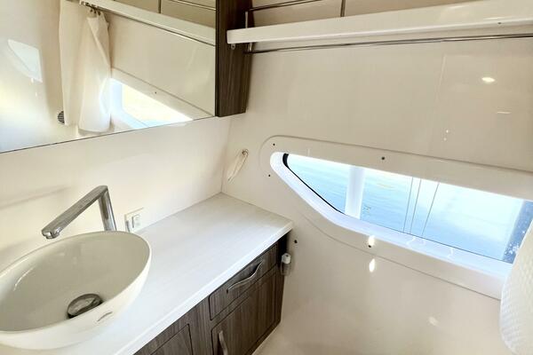 33ft Regal Yacht For Sale