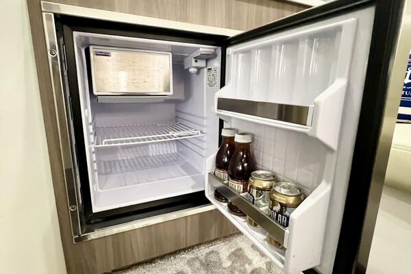 33ft Regal Yacht For Sale