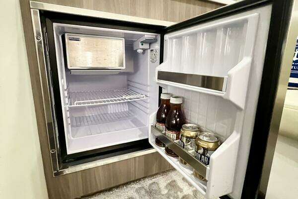 Regal 33 XO Yacht For Sale