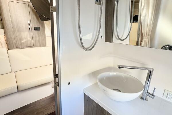 33ft Regal Yacht For Sale