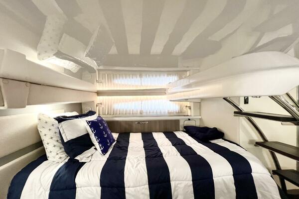 33ft Regal Yacht For Sale