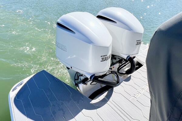 33ft Regal Yacht For Sale