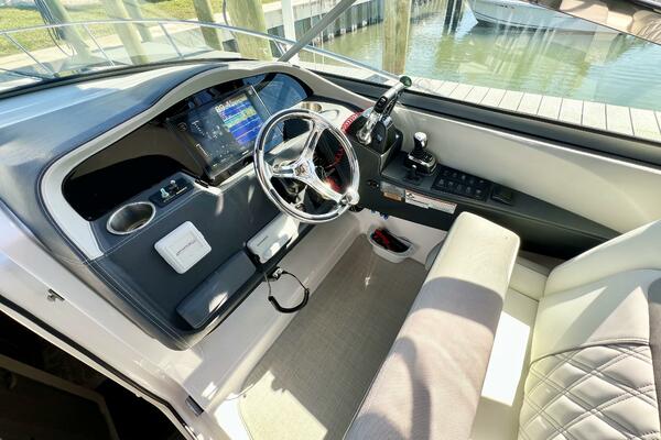 33ft Regal Yacht For Sale