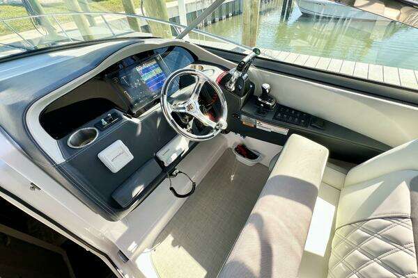 Regal 33 XO Yacht For Sale