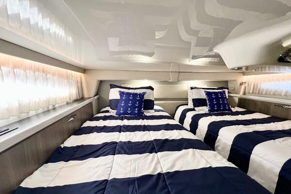 33ft Regal Yacht For Sale