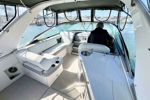 Regal 33 XO Yacht For Sale