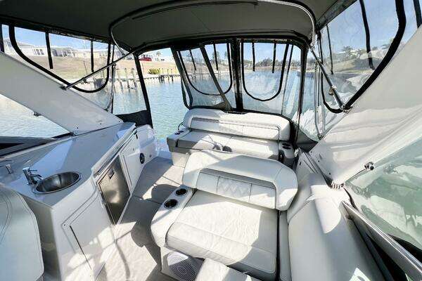 Regal 33 XO Yacht For Sale