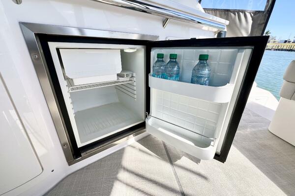 33ft Regal Yacht For Sale