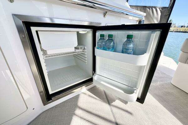 Regal 33 XO Yacht For Sale