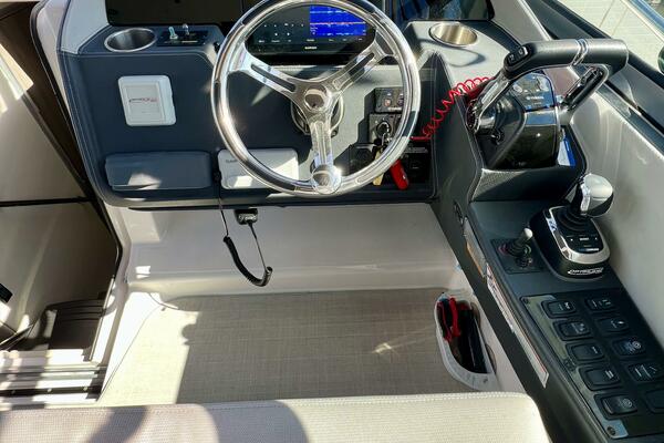 33ft Regal Yacht For Sale