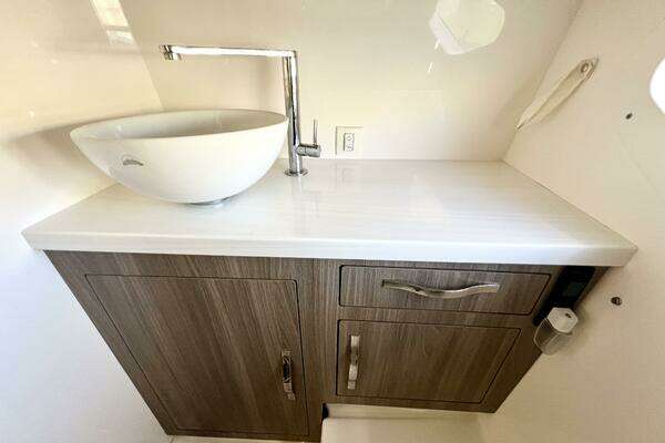 Regal 33 XO Yacht For Sale