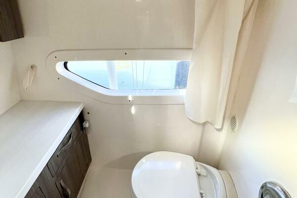 33ft Regal Yacht For Sale