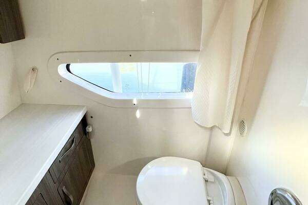 Regal 33 XO Yacht For Sale