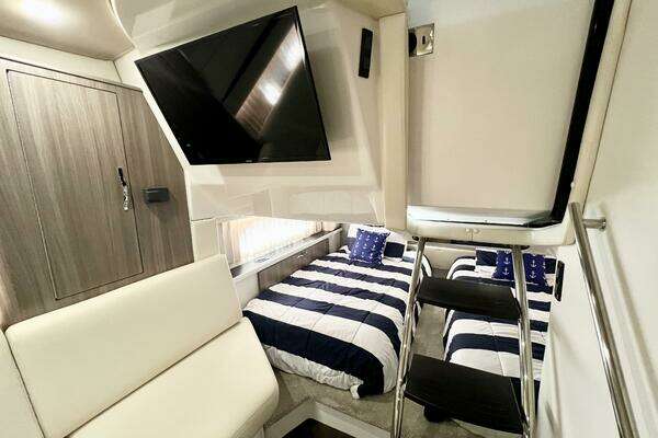 Regal 33 XO Yacht For Sale